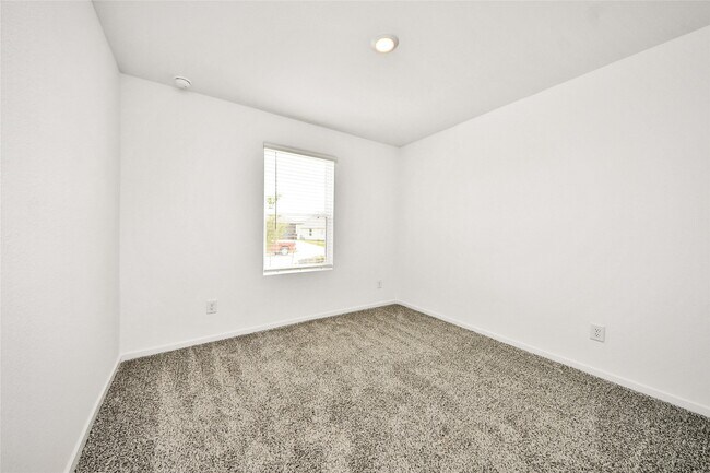 Building Photo - 27458 Serene Pne Dr