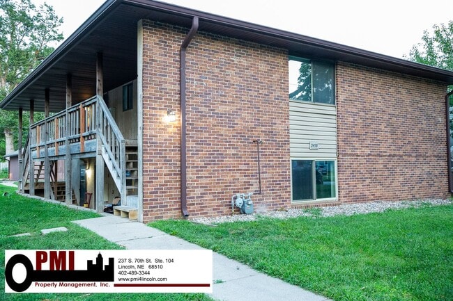 Primary Photo - 2 Bedroom and 1 Bathroom Apartment