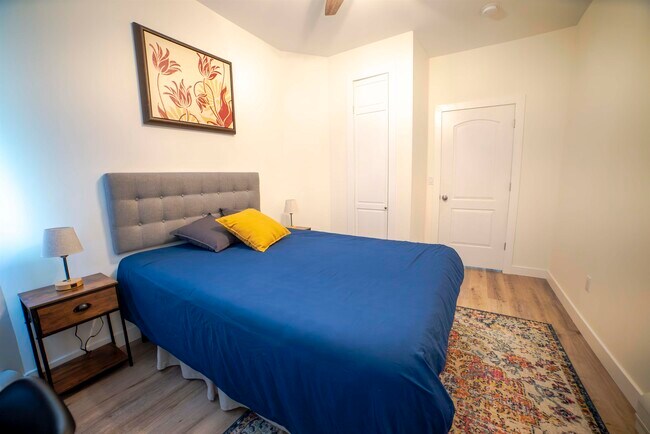 Building Photo - 204 48th St