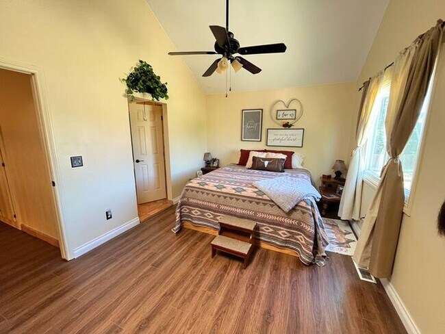 Building Photo - Horsemans Property