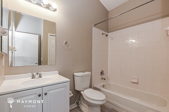 Building Photo - 2041 Donegan Pl