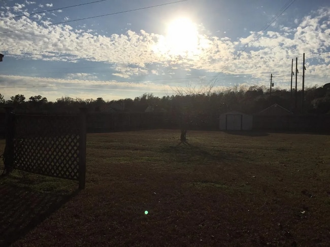 Building Photo - 4274 Hampton Dr