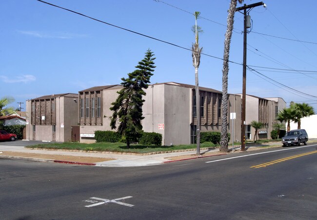 Building Photo - Casa Del Monte Apartments