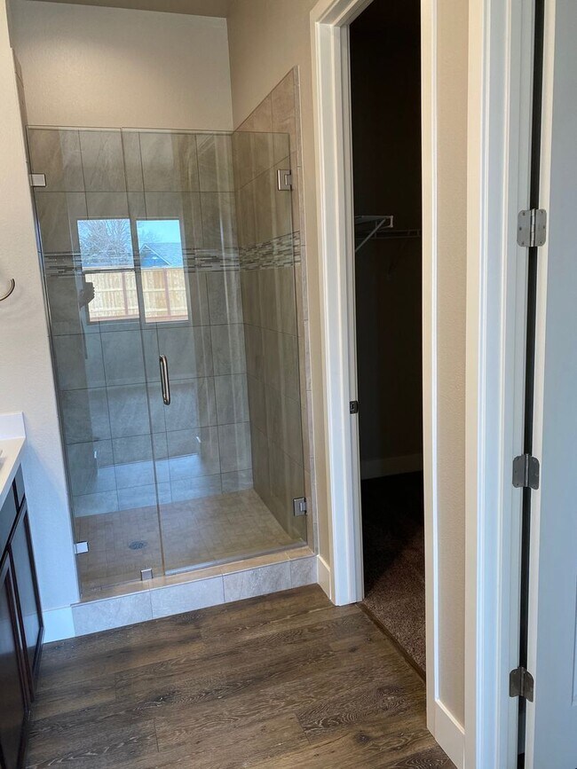 Building Photo - $2495 - MODERN - LARGE YARD - GRANITE - ST...