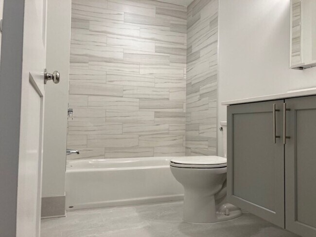 Building Photo - 2BR 2Bth unit. Great location! Easy access to Mass Pike. Laundry IN UNIT!