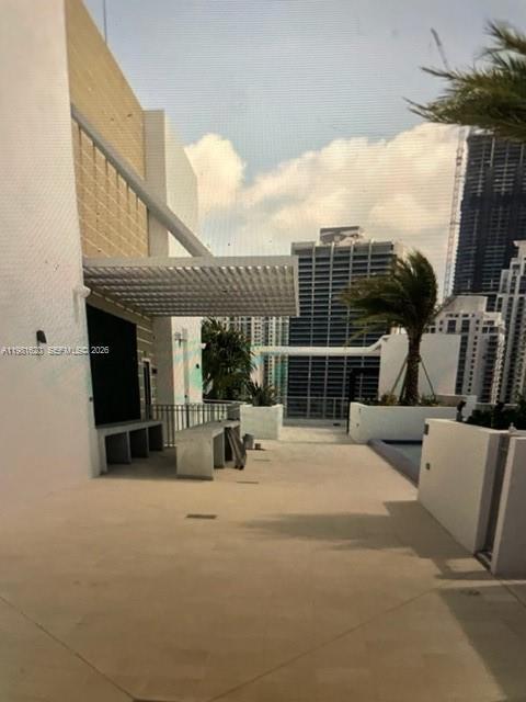 Building Photo - 1010 SW 2nd Ave