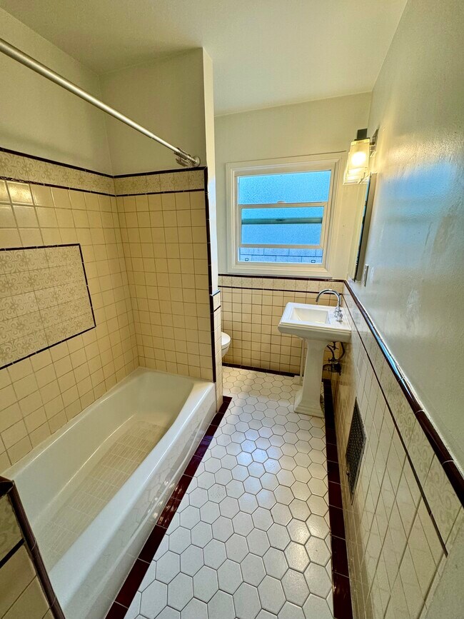 Bathroom - 1923 Talmadge St