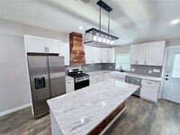 Building Photo - 710 N Rusk St