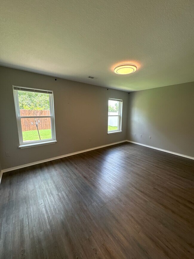Building Photo - BARLING SOUTH H DUPLEX