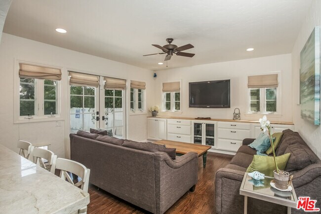 Building Photo - 1332 Comstock Ave