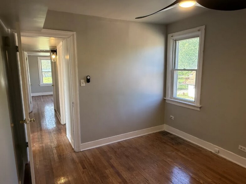 Building Photo - 1827 170th St