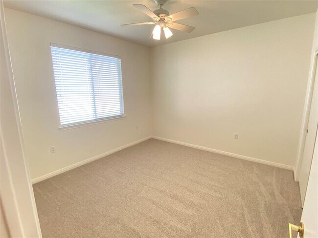 Building Photo - 102 Purple Sage Dr