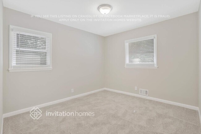 Building Photo - 544 Oakside Dr SW