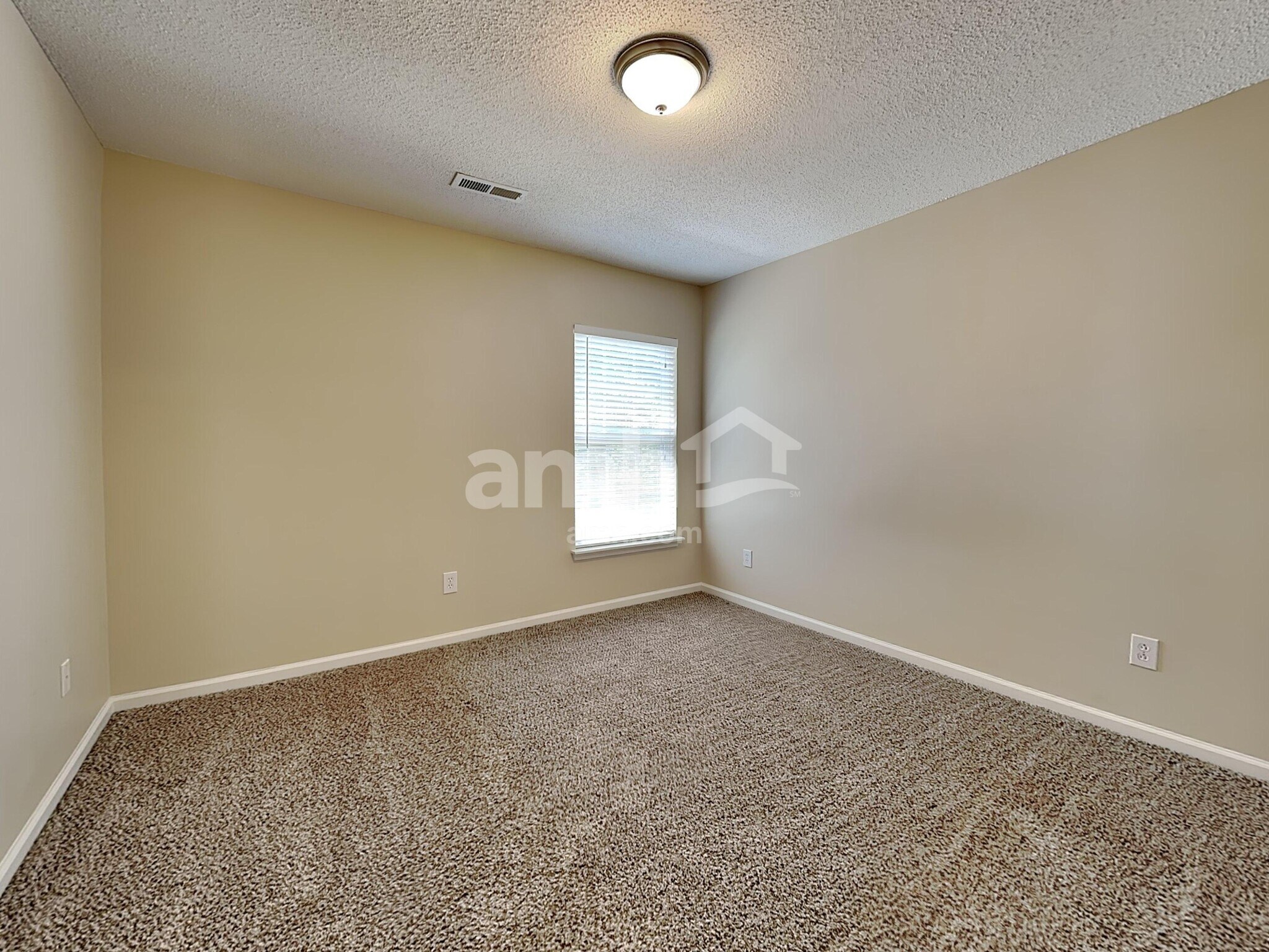 Building Photo - 5013 Springdale Dr