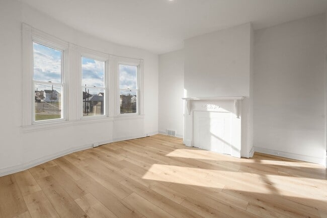 Building Photo - READY FOR MOVE IN! Don't miss this RENOVATED 4-BEDROOM located in Munhall!