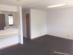 $495 Livingroom - Collegewood Apartments