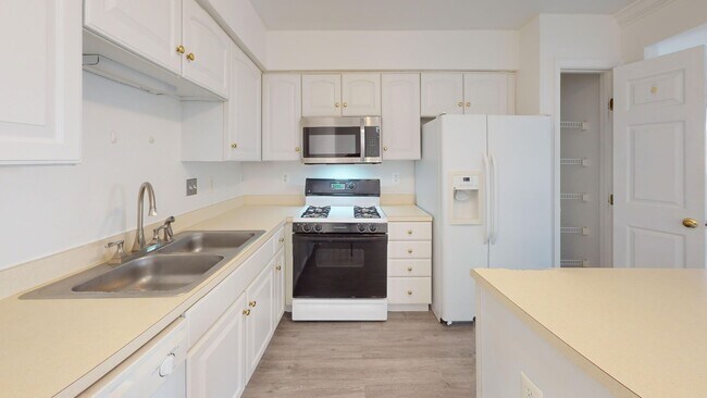 Building Photo - 26071 Ridge Manor Dr