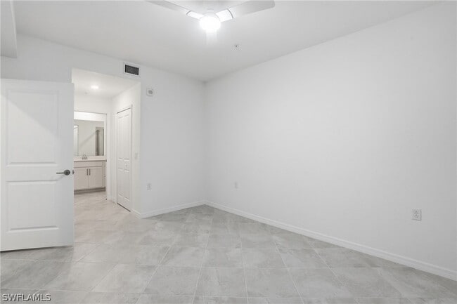 Building Photo - 15375 Grn Acrs Ave