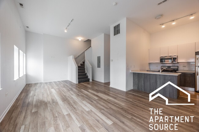 Building Photo - 2700 W North Ave