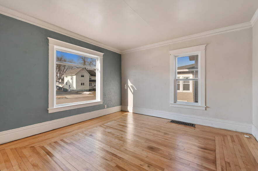 Living room - 171 7th St