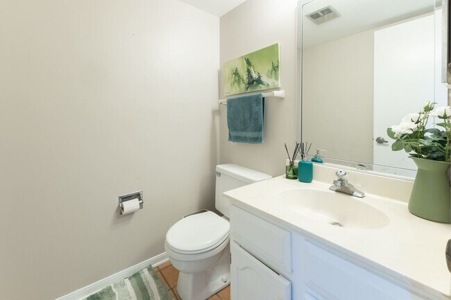 Building Photo - 520 Highland Grove Dr