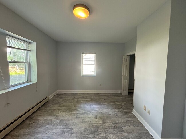 Building Photo - Cozy Studio Apartment