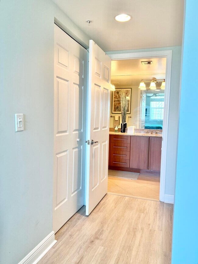 Building Photo - 610 Clematis St