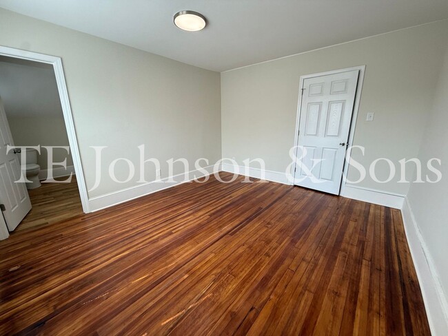 Building Photo - Updated 3BR/2BA Apartment with Quartz Counters & Modern Finishes