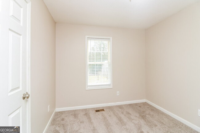 Building Photo - 425 River Trace Dr
