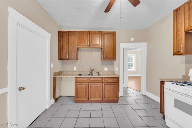 Building Photo - 54 W Grace St