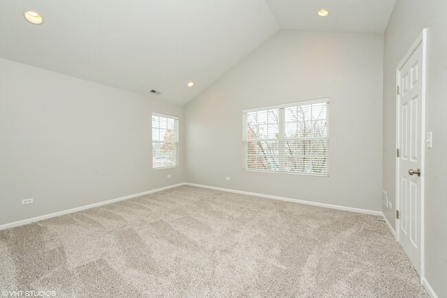 Building Photo - 2610 Williamsburg Dr