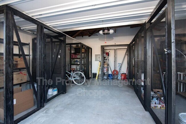 Building Photo - Live Oak 31B