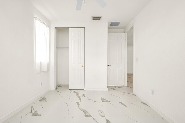 Building Photo - 750 Millbrae Ct