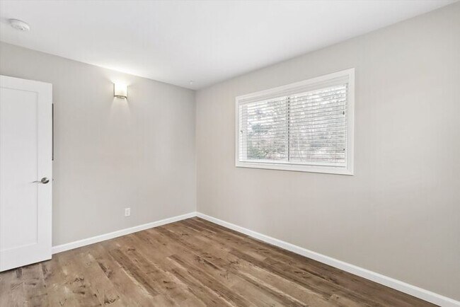 Building Photo - $1,750 | 3 Bedroom, 1 Bathroom Top Floor Duplex | No Pets | Available for Immediate Move-In!