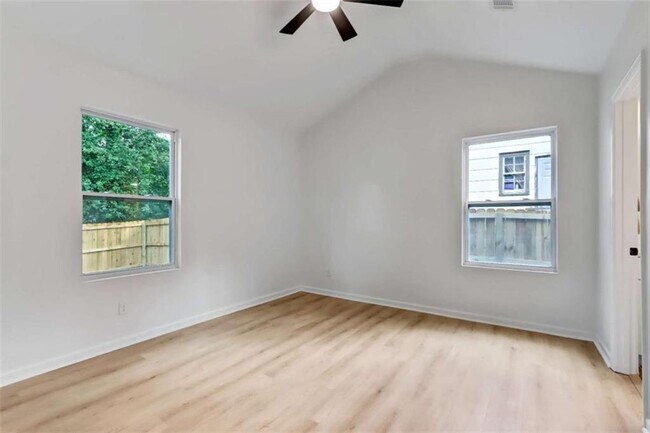 Building Photo - 1250 Byewood Ln SW
