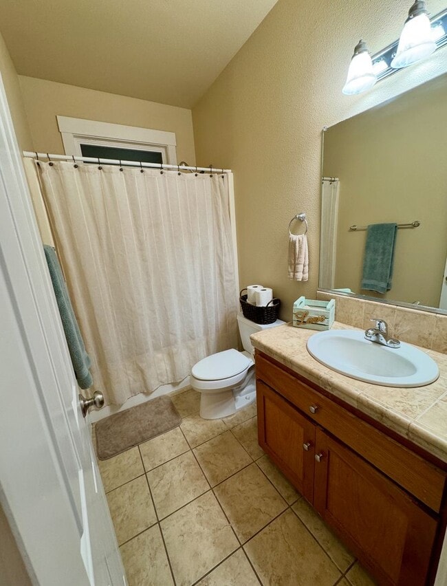 Building Photo - 2610 E 20th St