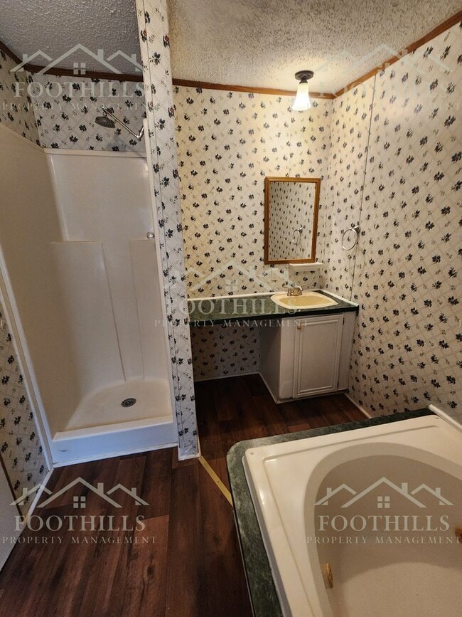Building Photo - Country Comfort on Half an Acre – 3BR/2BA ...