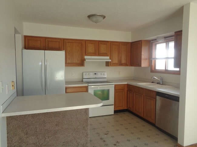 Building Photo - Charming 4-Bedroom Home in Northwest Lincoln