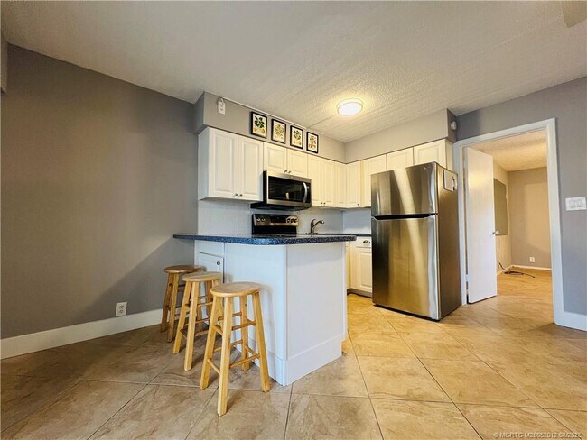 Building Photo - 11000 S Ocean Dr