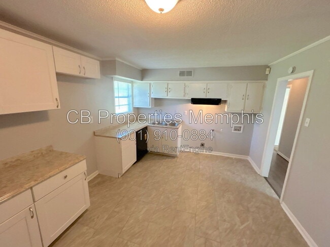 Building Photo - 4811 Bradford Dr