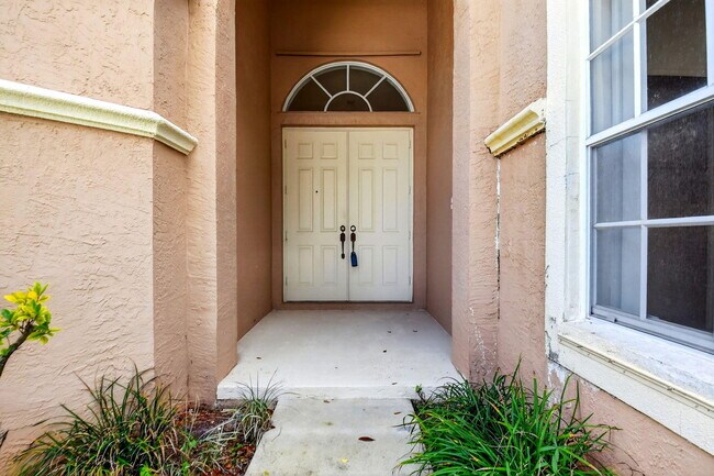 Building Photo - 2431 Westmont Dr