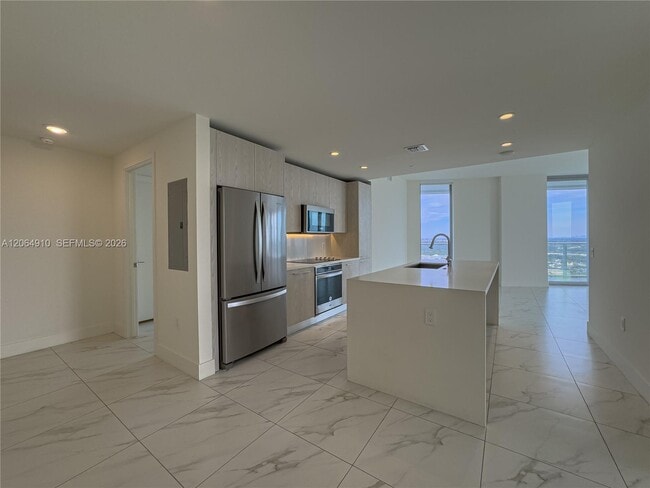 Building Photo - 2000 Metropica Wy