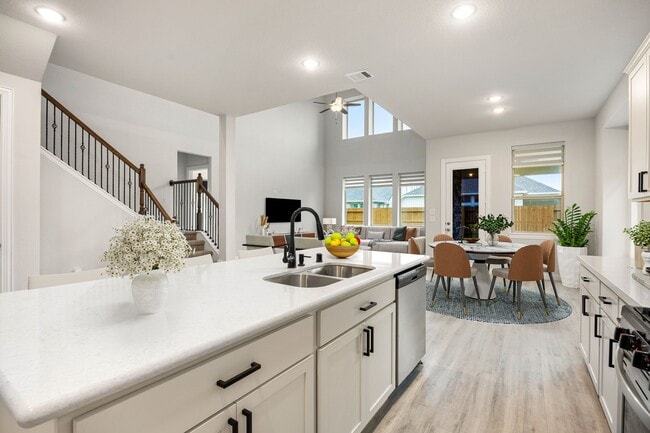 Building Photo - 142 Sunray Creek Dr