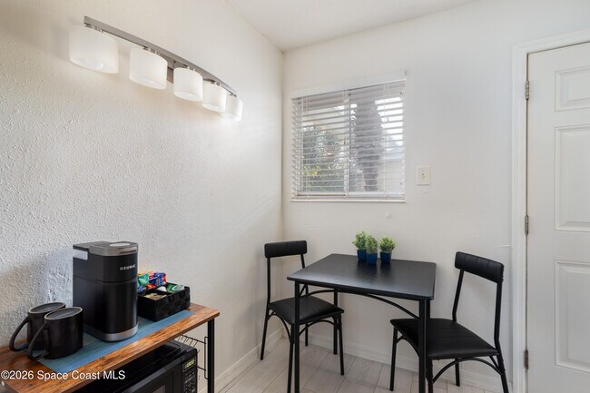 Building Photo - 211 Circle Dr