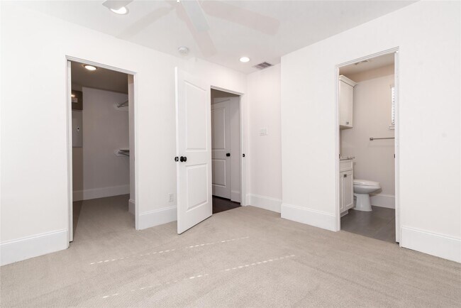 Building Photo - 3821 N Braeswood Blvd