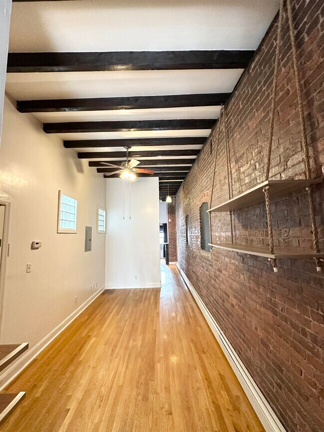 Building Photo - 167 Christopher Columbus Dr