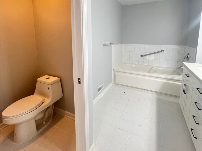 Building Photo - 123 Iliad Dr