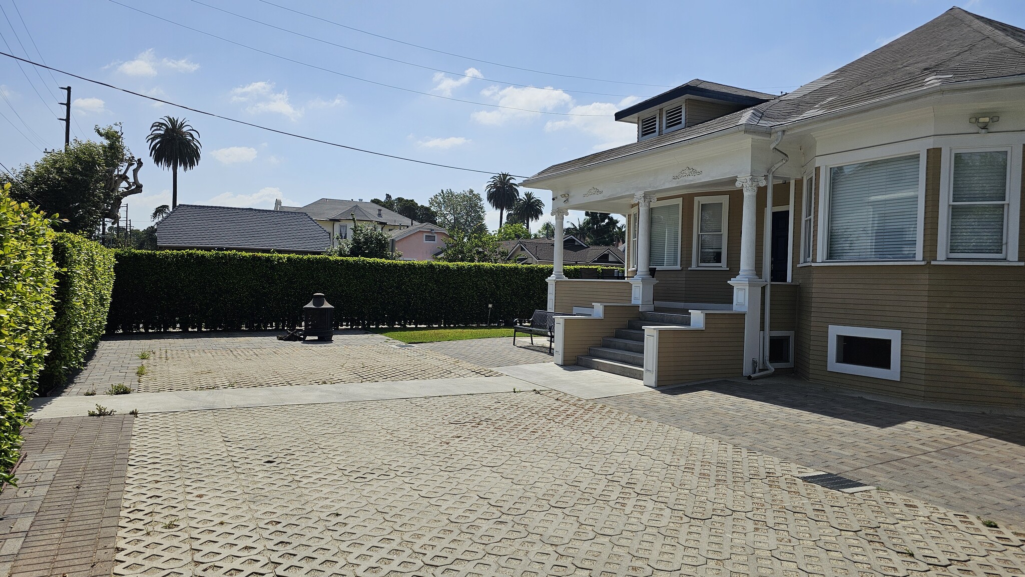 Building Photo - 2084 W 24th St