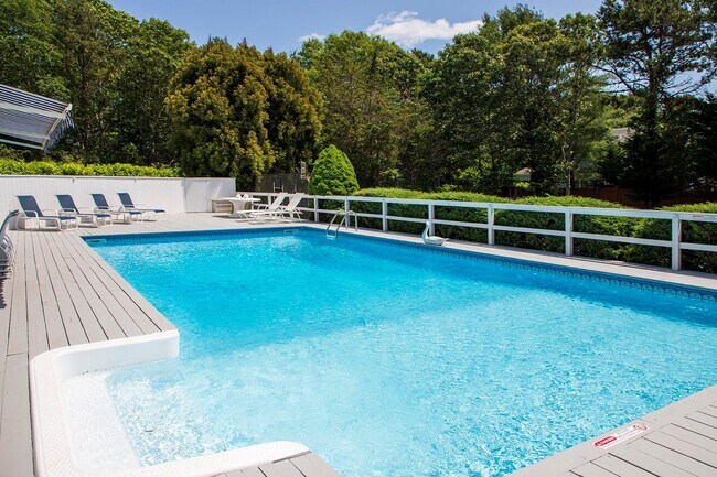 Building Photo - 5 Cedarfield Ln
