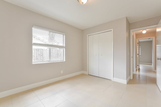 Building Photo - 8431 Alveron Ave
